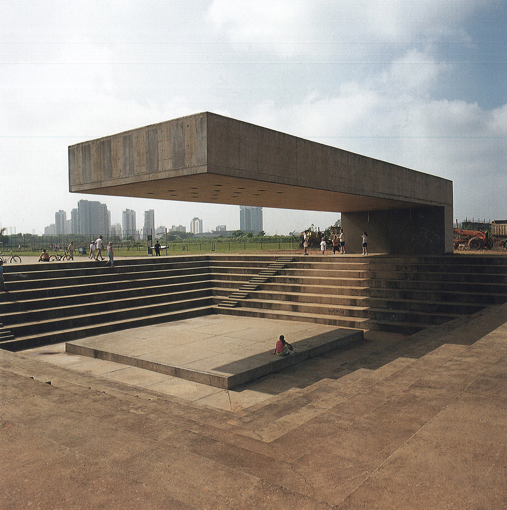 Monument in VillaLobos Park Architectuul